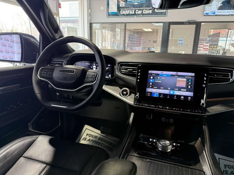 2024 Jeep WS Wagoneer - Image 28 of 31