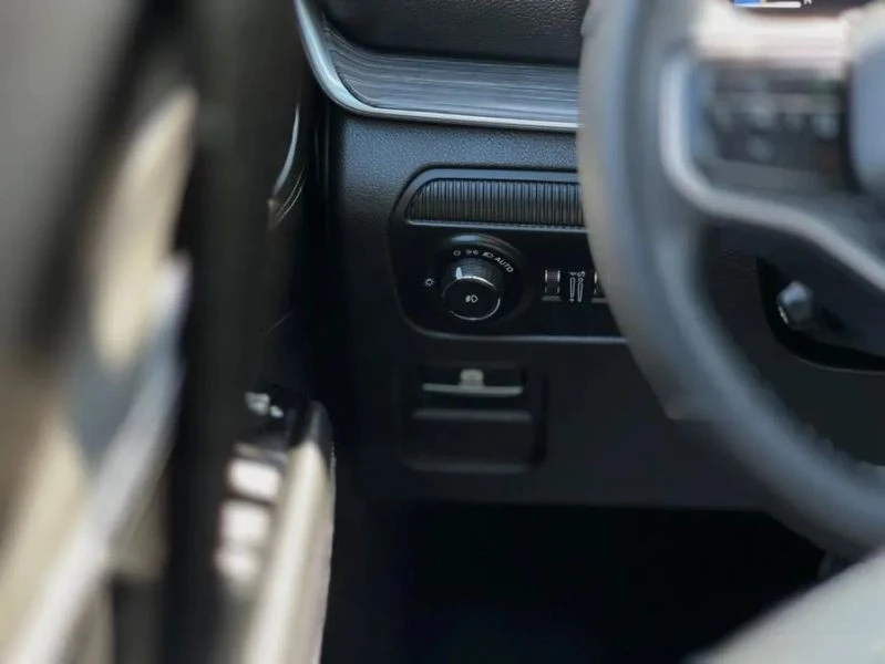 2024 Jeep WS Wagoneer - Image 11 of 12