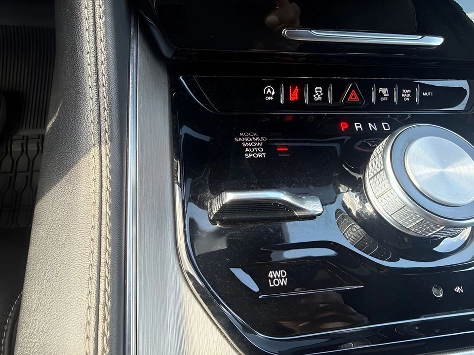 2024 Jeep WS Wagoneer - Image 22 of 31