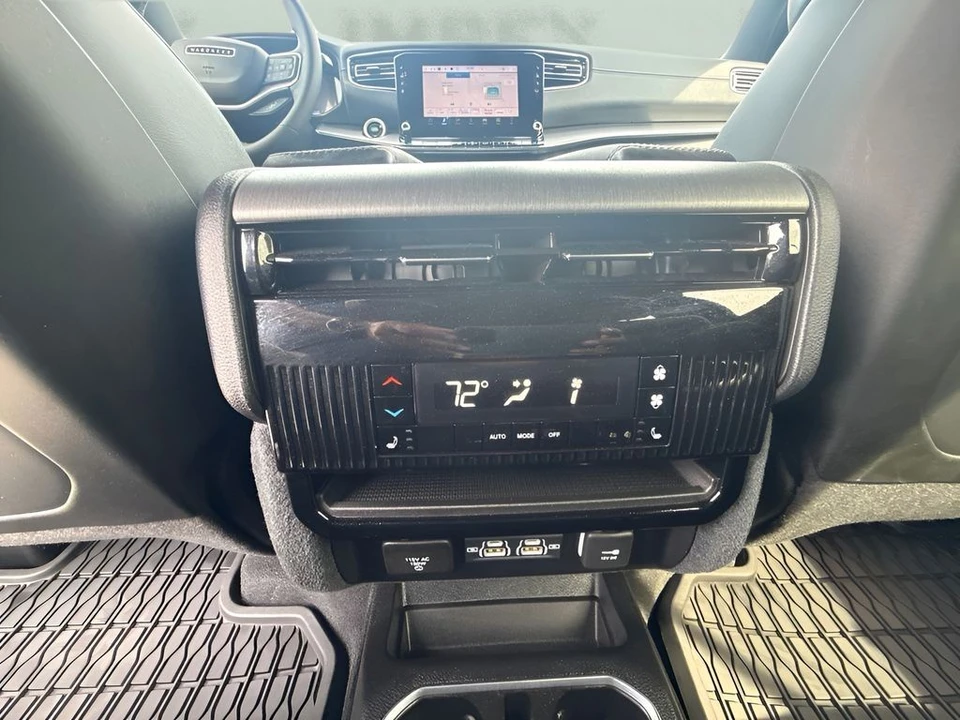 2024 Jeep WS Wagoneer - Image 12 of 31