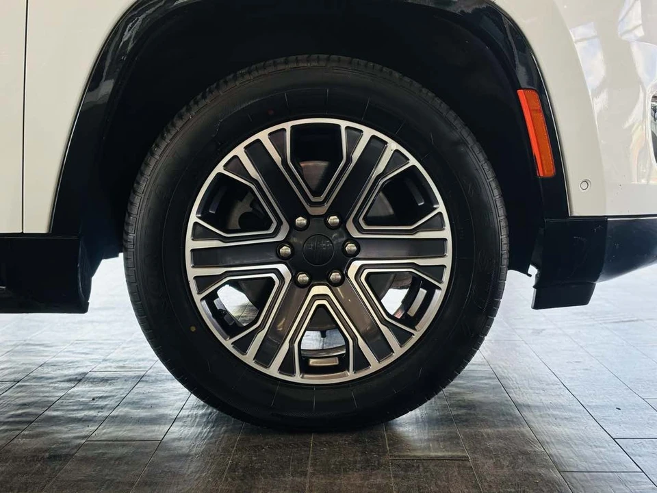 2024 Jeep WS Wagoneer - Image 25 of 31