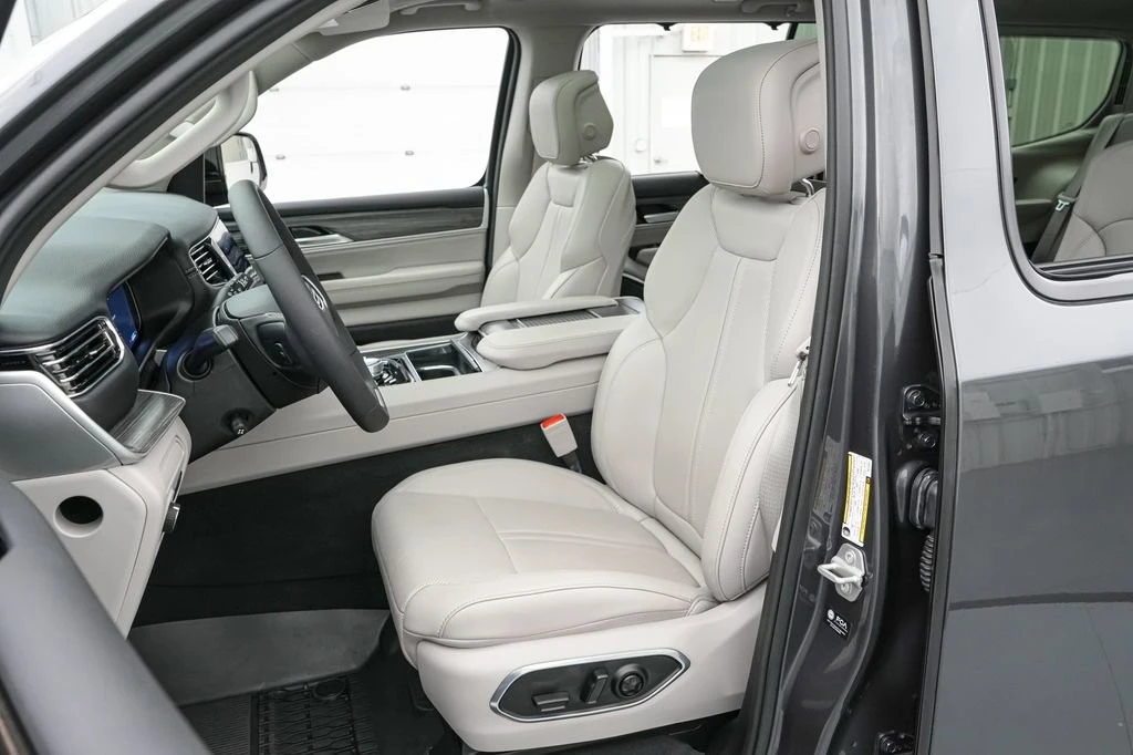 2024 Jeep WS Wagoneer - Image 12 of 30
