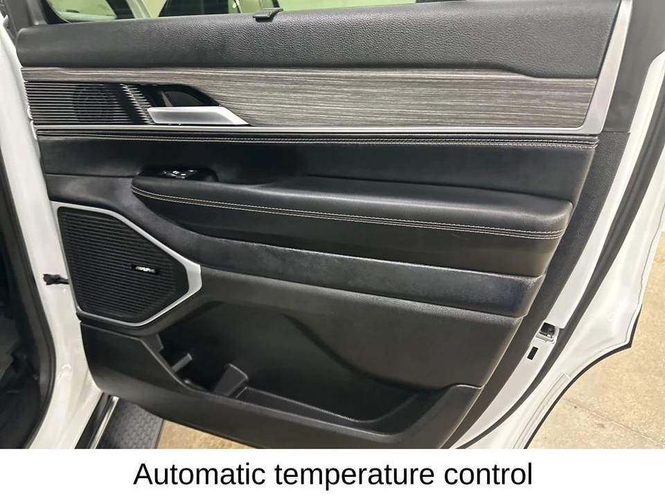 2024 Jeep WS Wagoneer - Image 23 of 31