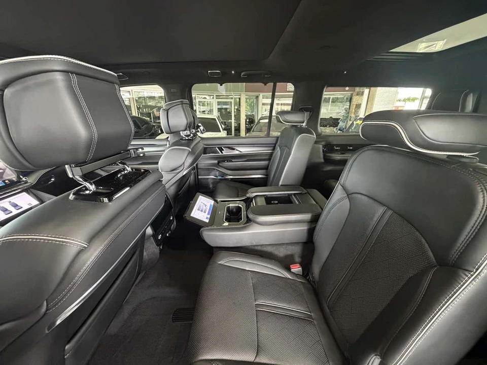 2024 Jeep WS Wagoneer - Image 27 of 31