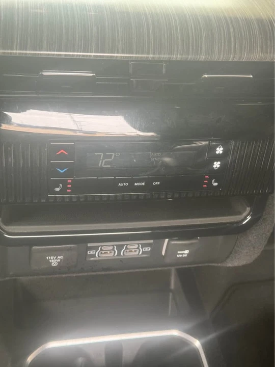 2024 Jeep WS Wagoneer - Image 10 of 12
