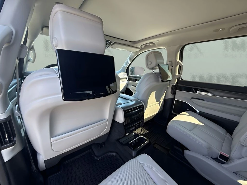 2024 Jeep WS Wagoneer - Image 12 of 31