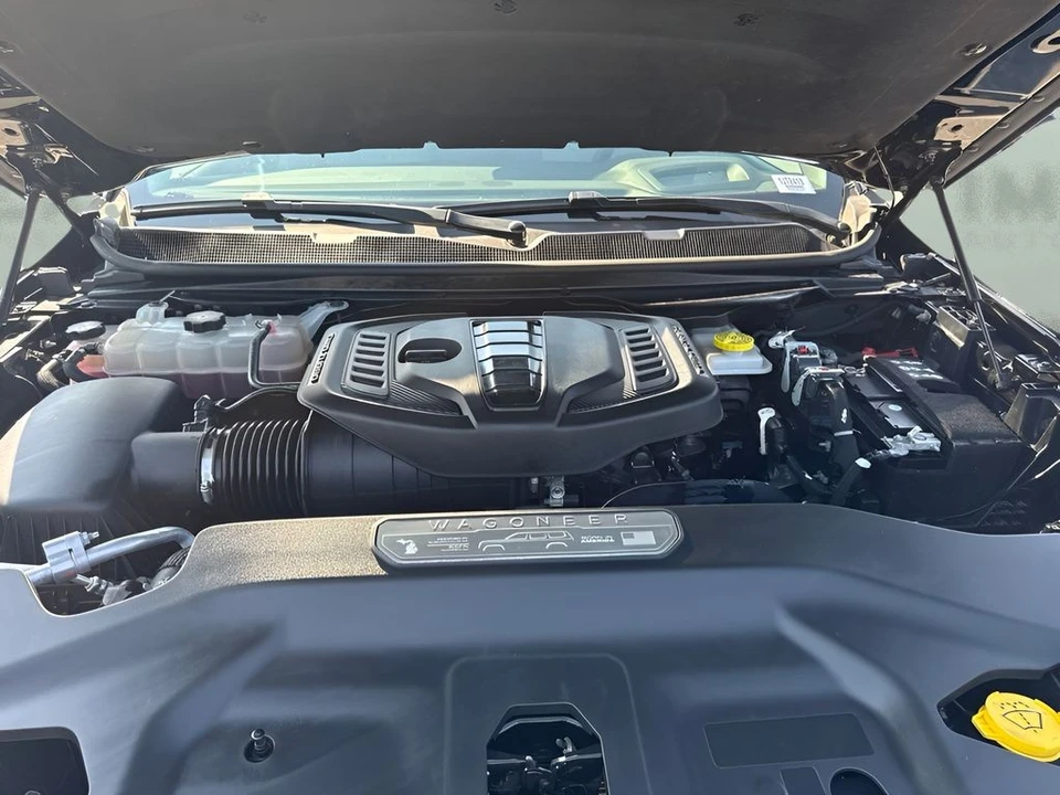 2024 Jeep WS Wagoneer - Image 28 of 31