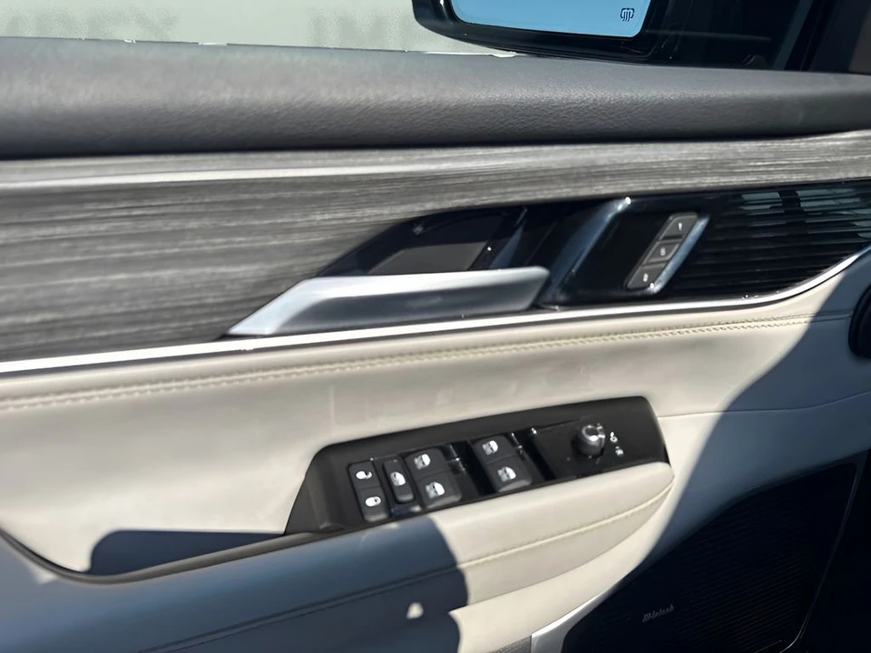 2024 Jeep WS Wagoneer - Image 25 of 31