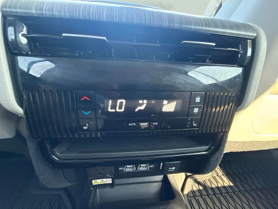 2024 Jeep WS Wagoneer - Image 13 of 31