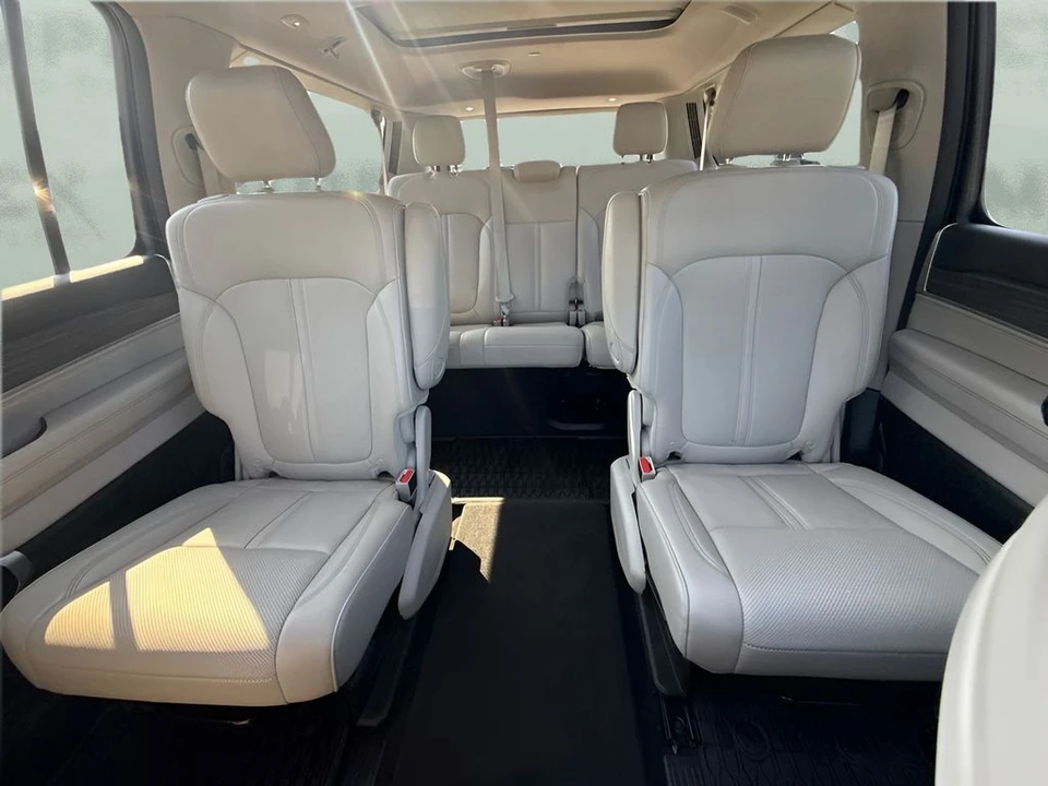 2024 Jeep WS Wagoneer - Image 11 of 31