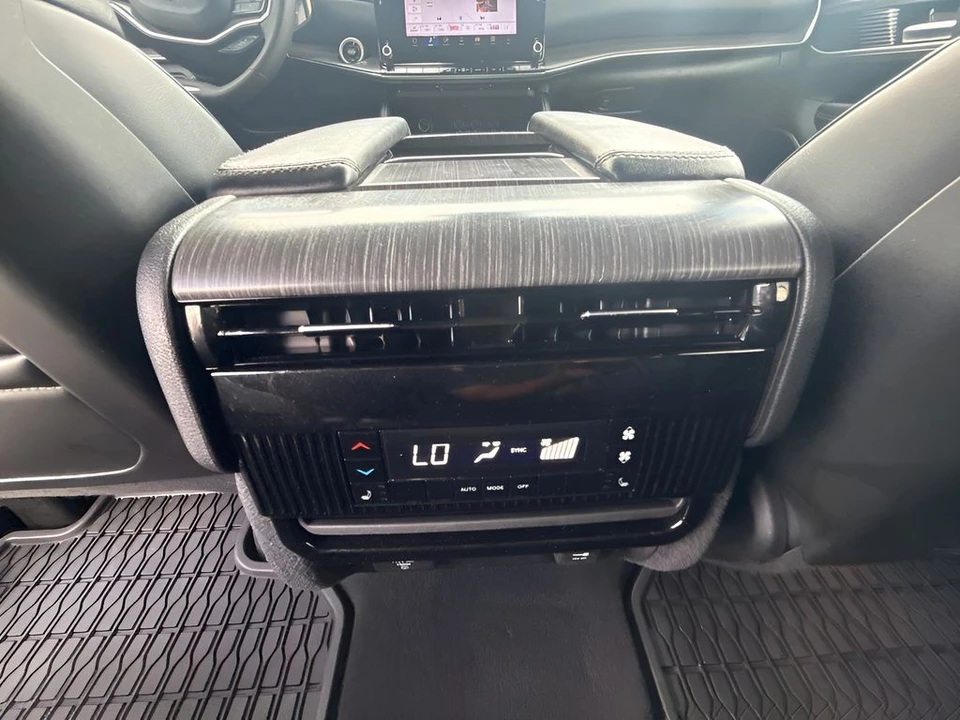2024 Jeep WS Wagoneer - Image 13 of 31