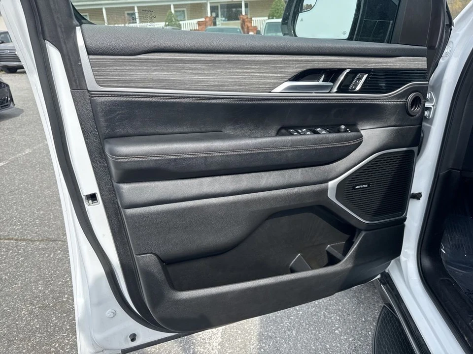 2024 Jeep WS Wagoneer - Image 28 of 31