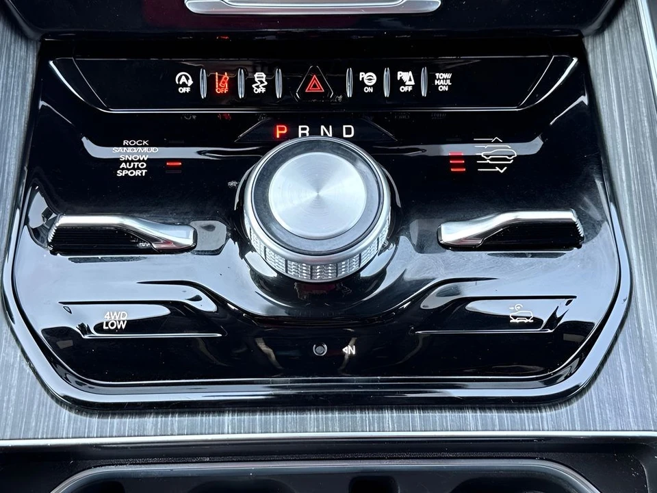 2024 Jeep WS Wagoneer - Image 19 of 31