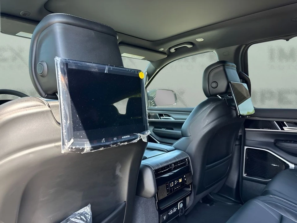2024 Jeep WS Wagoneer - Image 13 of 31