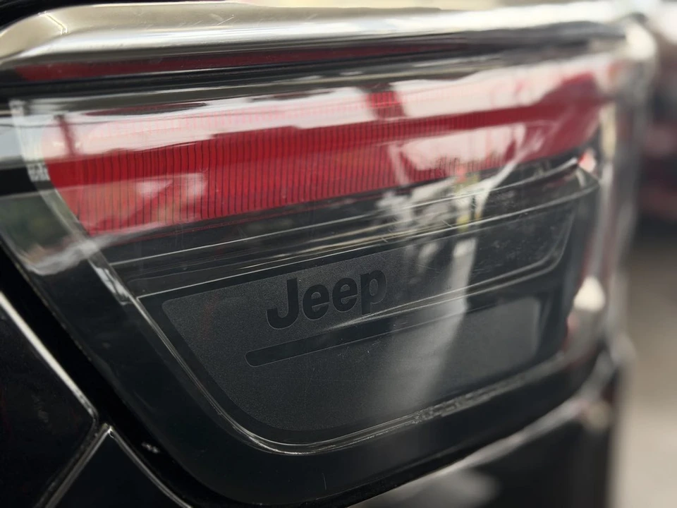 2024 Jeep WS Wagoneer - Image 23 of 31