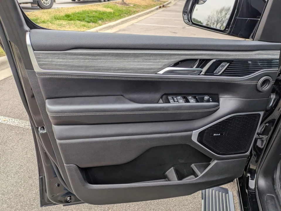 2024 Jeep WS Wagoneer - Image 15 of 21