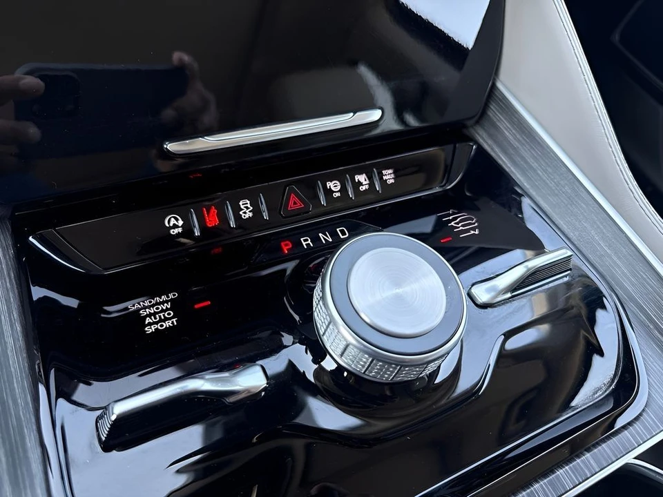 2024 Jeep WS Wagoneer - Image 17 of 31
