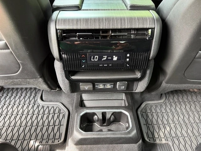 2024 Jeep WS Wagoneer - Image 21 of 31