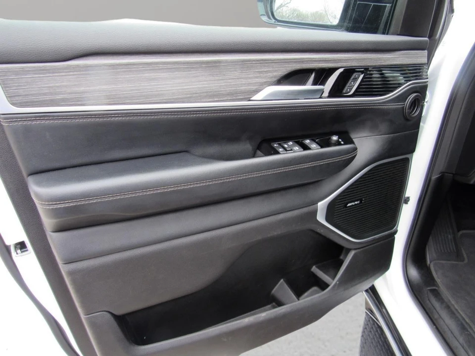 2024 Jeep WS Wagoneer - Image 15 of 31