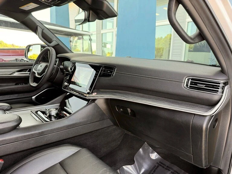2024 Jeep WS Wagoneer - Image 18 of 19