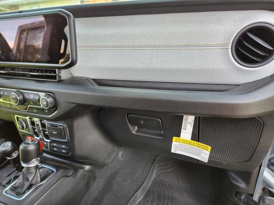 2024 Jeep JL Wrangler - Image 17 of 21