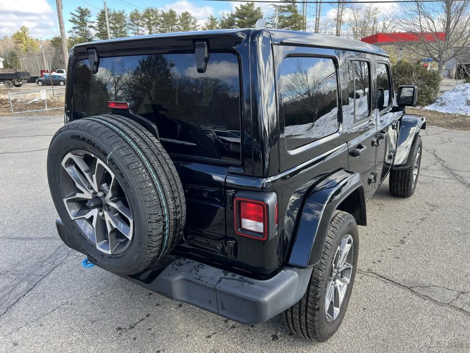 2024 Jeep JL Wrangler - Image 8 of 12