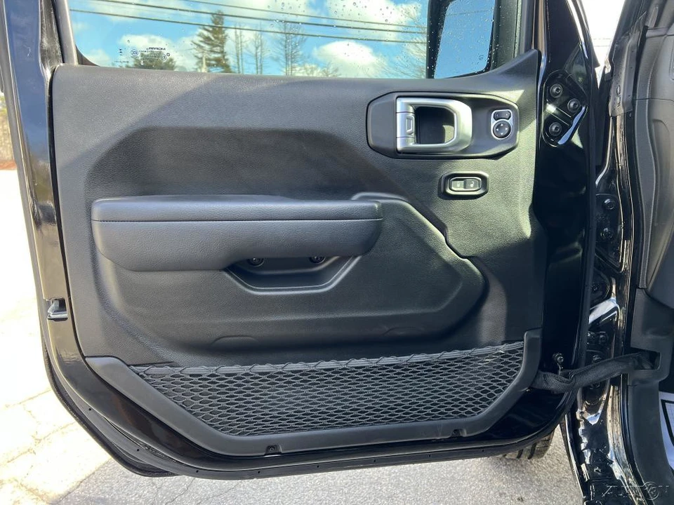 2024 Jeep JL Wrangler - Image 11 of 12