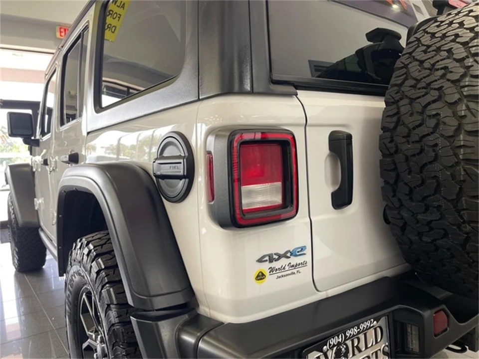 2024 Jeep JL Wrangler - Image 15 of 31