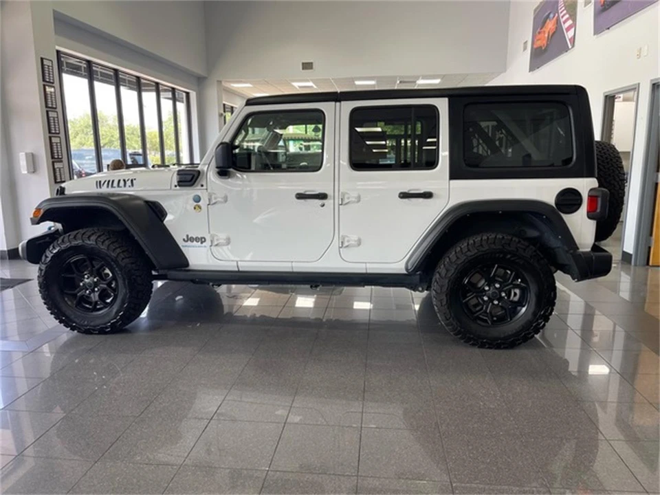 2024 Jeep JL Wrangler - Image 2 of 31