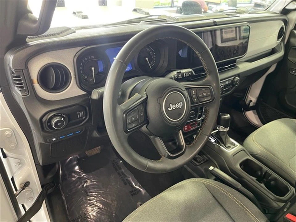 2024 Jeep JL Wrangler - Image 24 of 31
