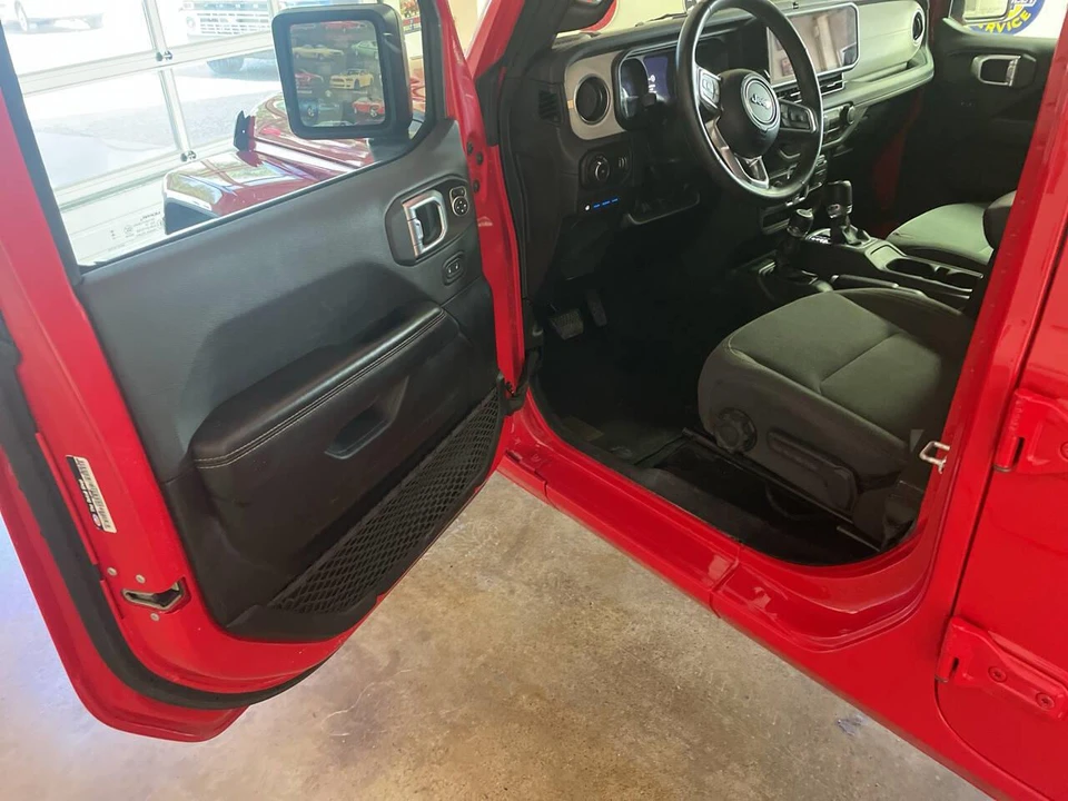 2024 Jeep JL Wrangler - Image 15 of 29