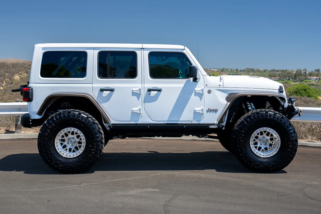 2024 Jeep JL Wrangler - Image 15 of 31