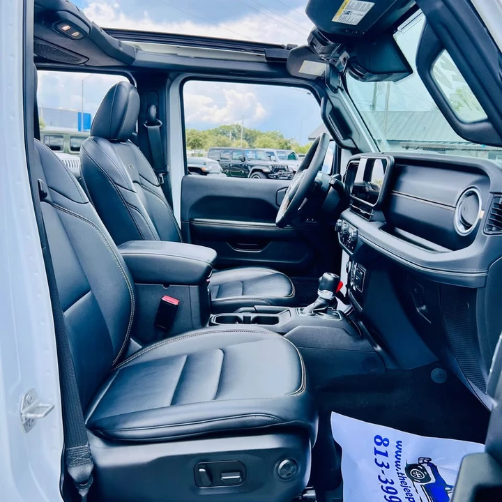 2024 Jeep JL Wrangler - Image 19 of 20