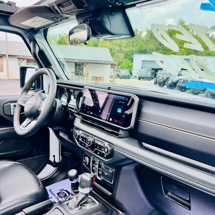 2024 Jeep JL Wrangler - Image 18 of 20
