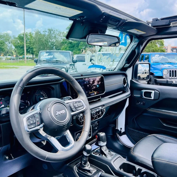 2024 Jeep JL Wrangler - Image 15 of 20