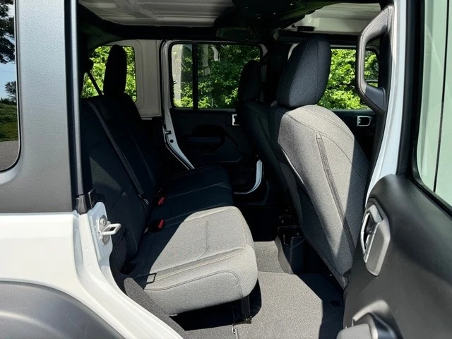 2024 Jeep JL Wrangler - Image 15 of 21