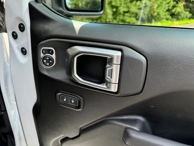 2024 Jeep JL Wrangler - Image 17 of 21
