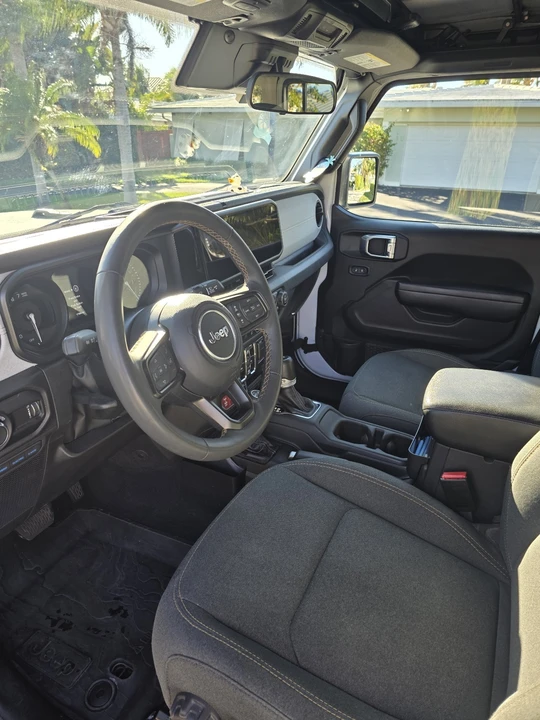 2024 Jeep JL Wrangler - Image 15 of 19