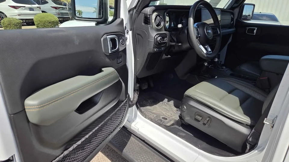 2024 Jeep JL Wrangler - Image 15 of 19