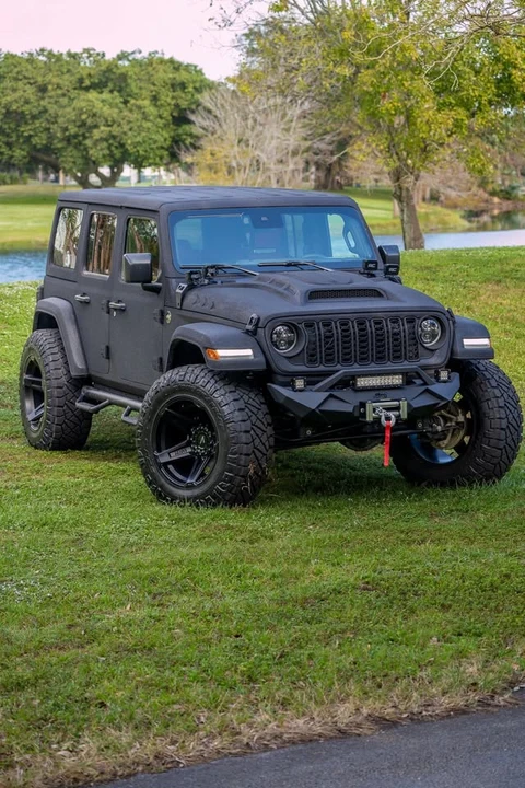 2024 Jeep JL Wrangler - Image 8 of 10