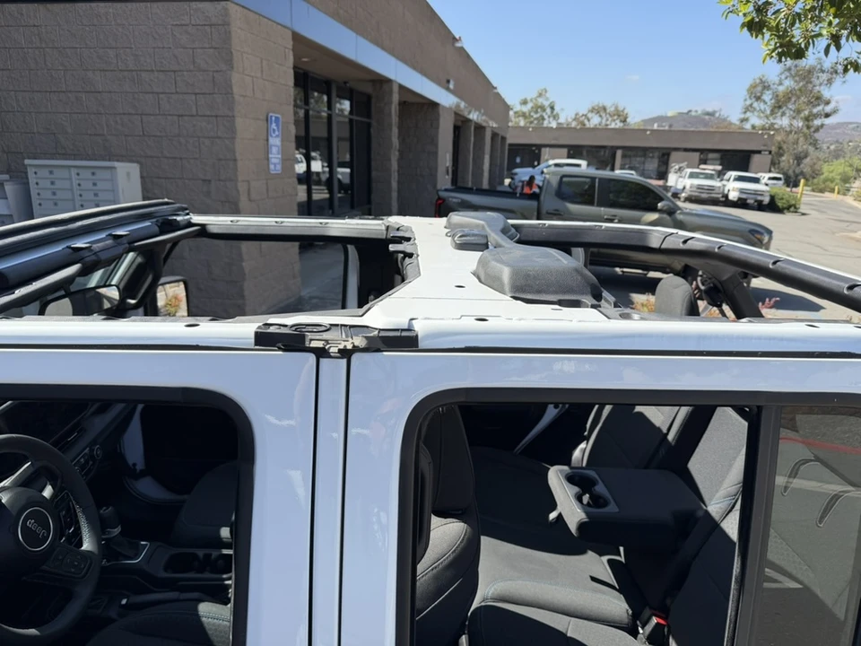 2024 Jeep JL Wrangler - Image 15 of 31