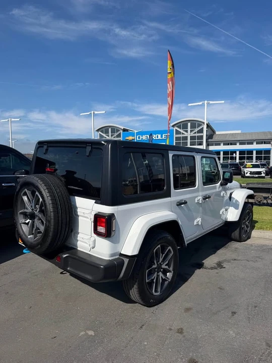 2024 Jeep JL Wrangler - Image 4 of 6