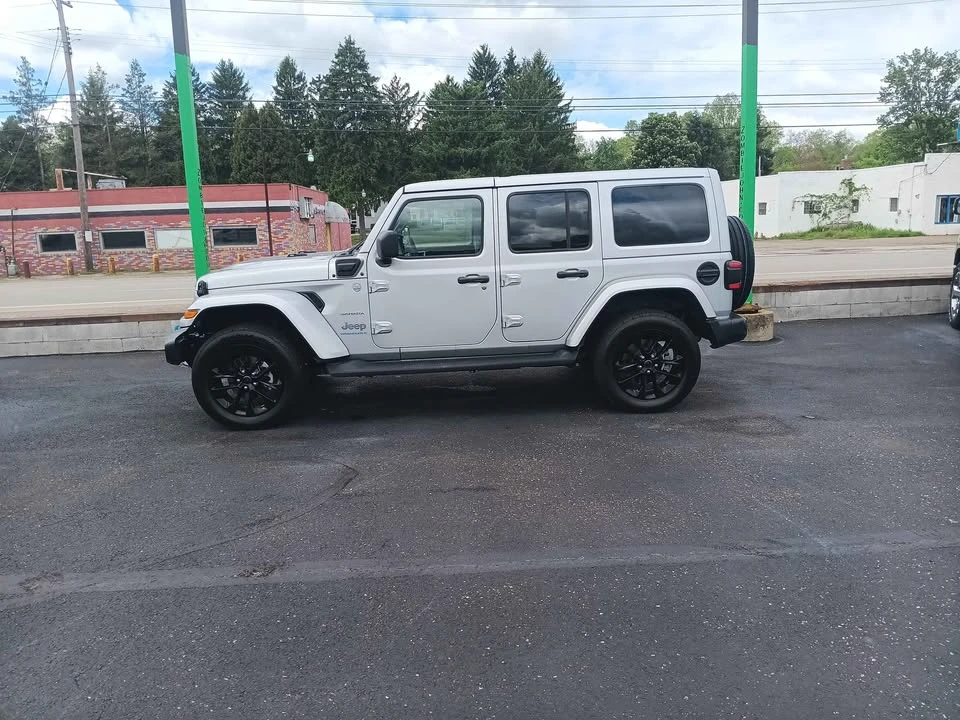 2024 Jeep JL Wrangler - Image 2 of 7