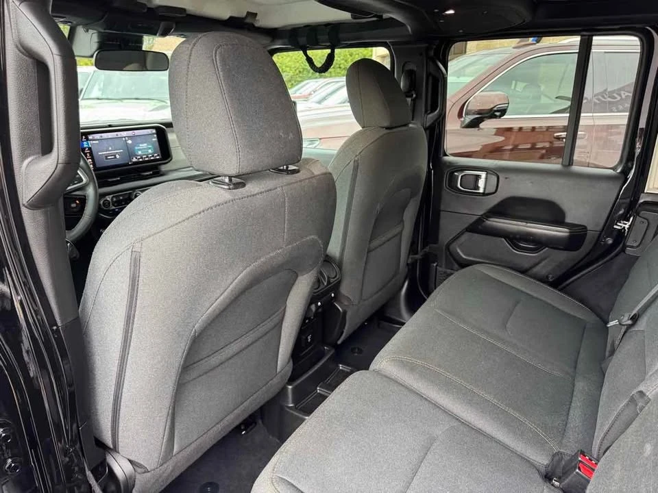 2024 Jeep JL Wrangler - Image 17 of 20