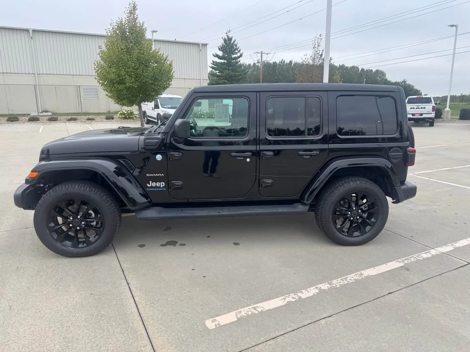 2024 Jeep JL Wrangler - Image 2 of 11