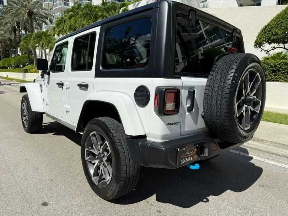 2024 Jeep JL Wrangler - Image 8 of 12