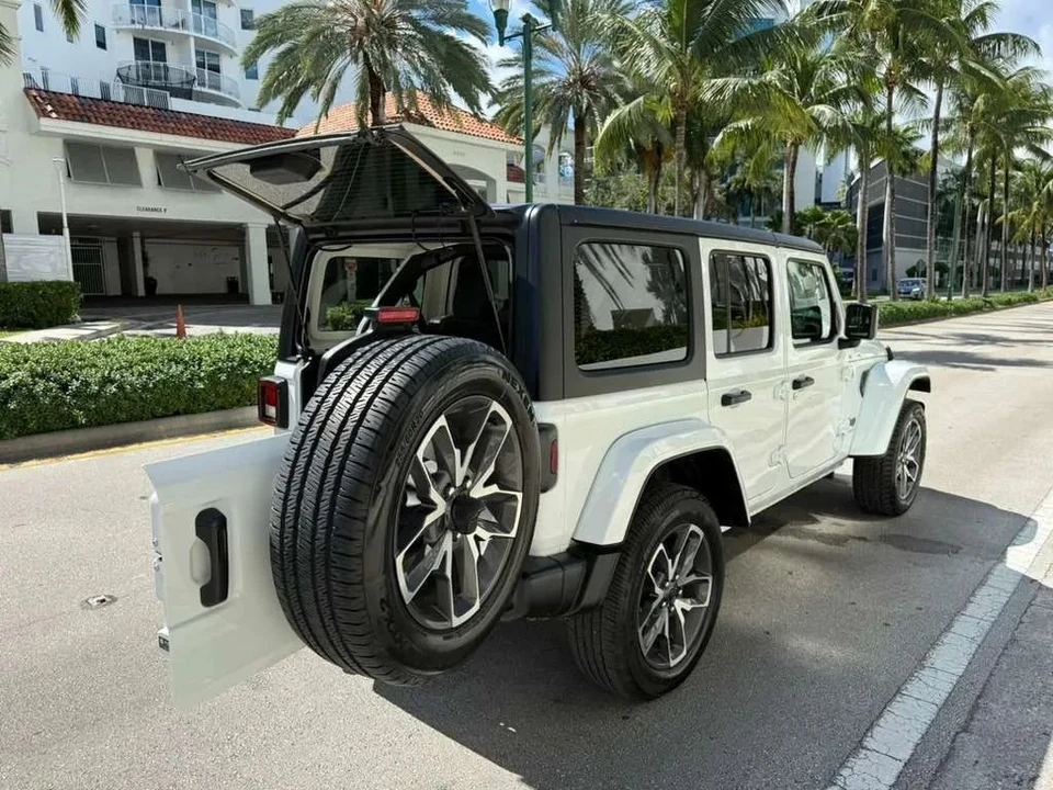 2024 Jeep JL Wrangler - Image 11 of 12
