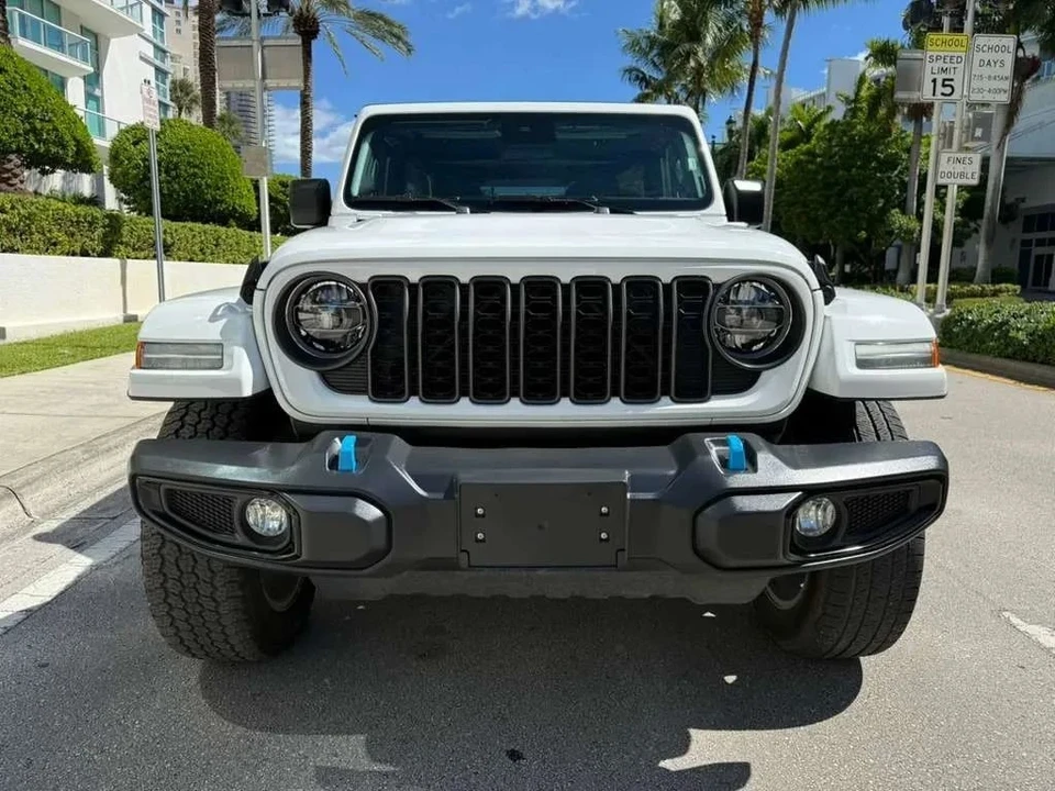 2024 Jeep JL Wrangler - Image 3 of 12