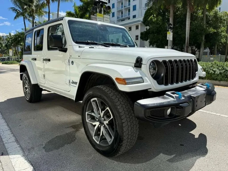2024 Jeep JL Wrangler - Image 4 of 12