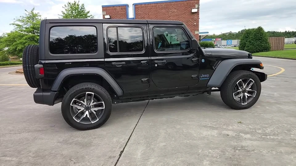 2024 Jeep JL Wrangler - Image 7 of 20
